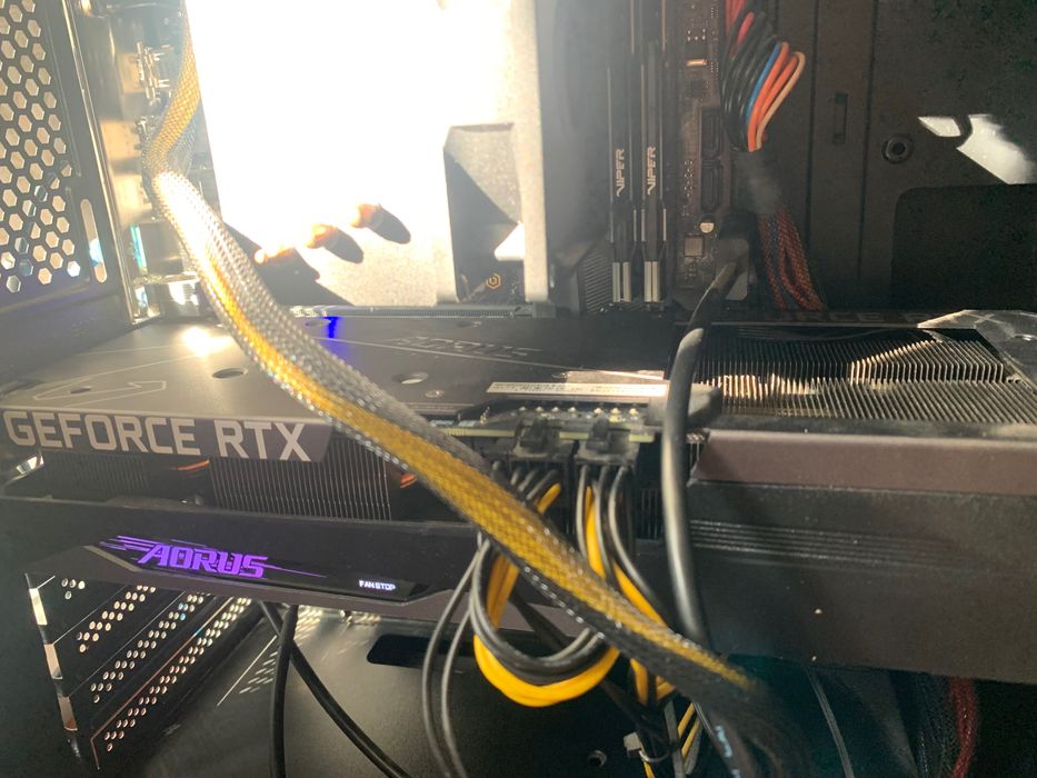 Видеокарта RTX 3050 трехкуллерная покупал новой Срочно!