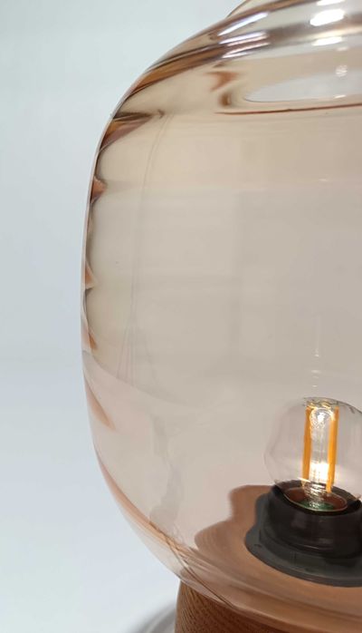 Candeeiro de mesa abajur de vidro e base madeira