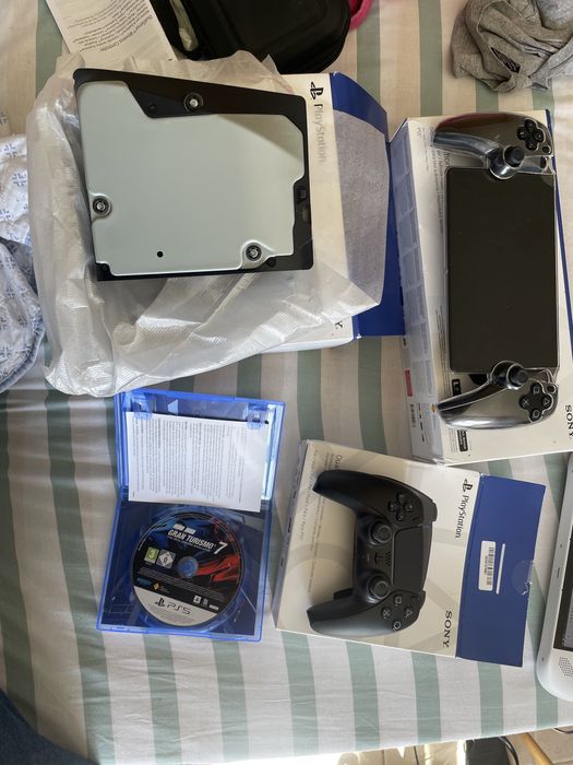 Ps Portal, Gran Turismo, Leitor de disco e comando