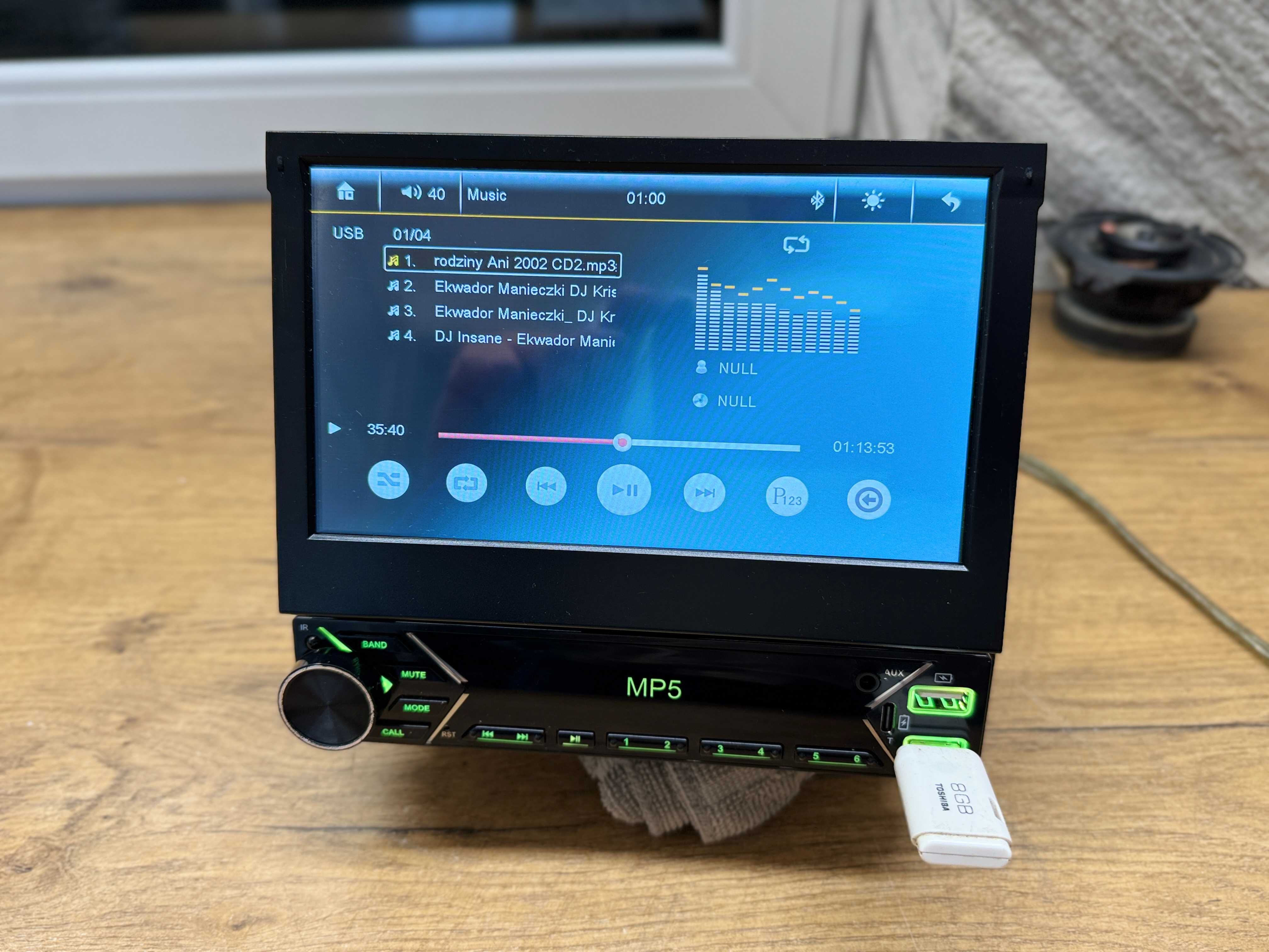 radio samochodowe z wysuwanym ekranem,usb,bluetooth