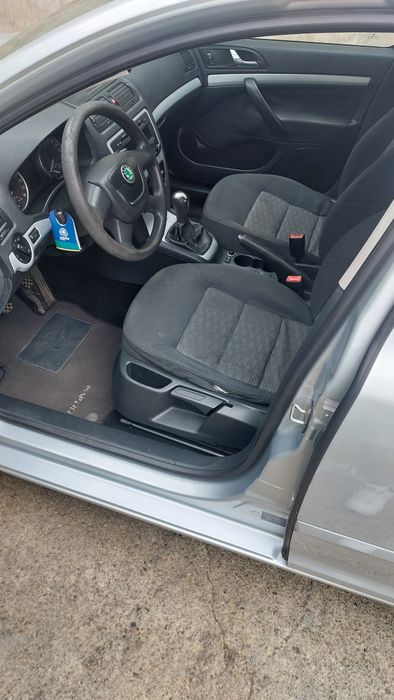 Carro Familiar Seguro Confortável Económico
