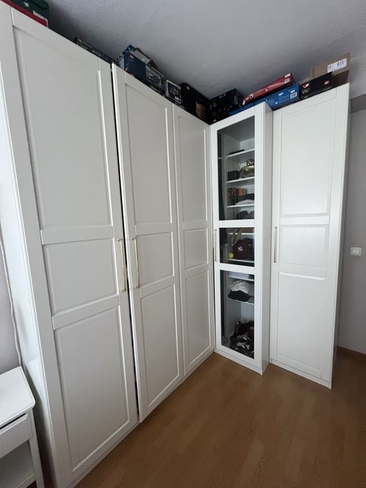 Roupeiro Ikea branco lacado com porta vidro