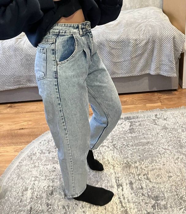 Світлі джинси мом