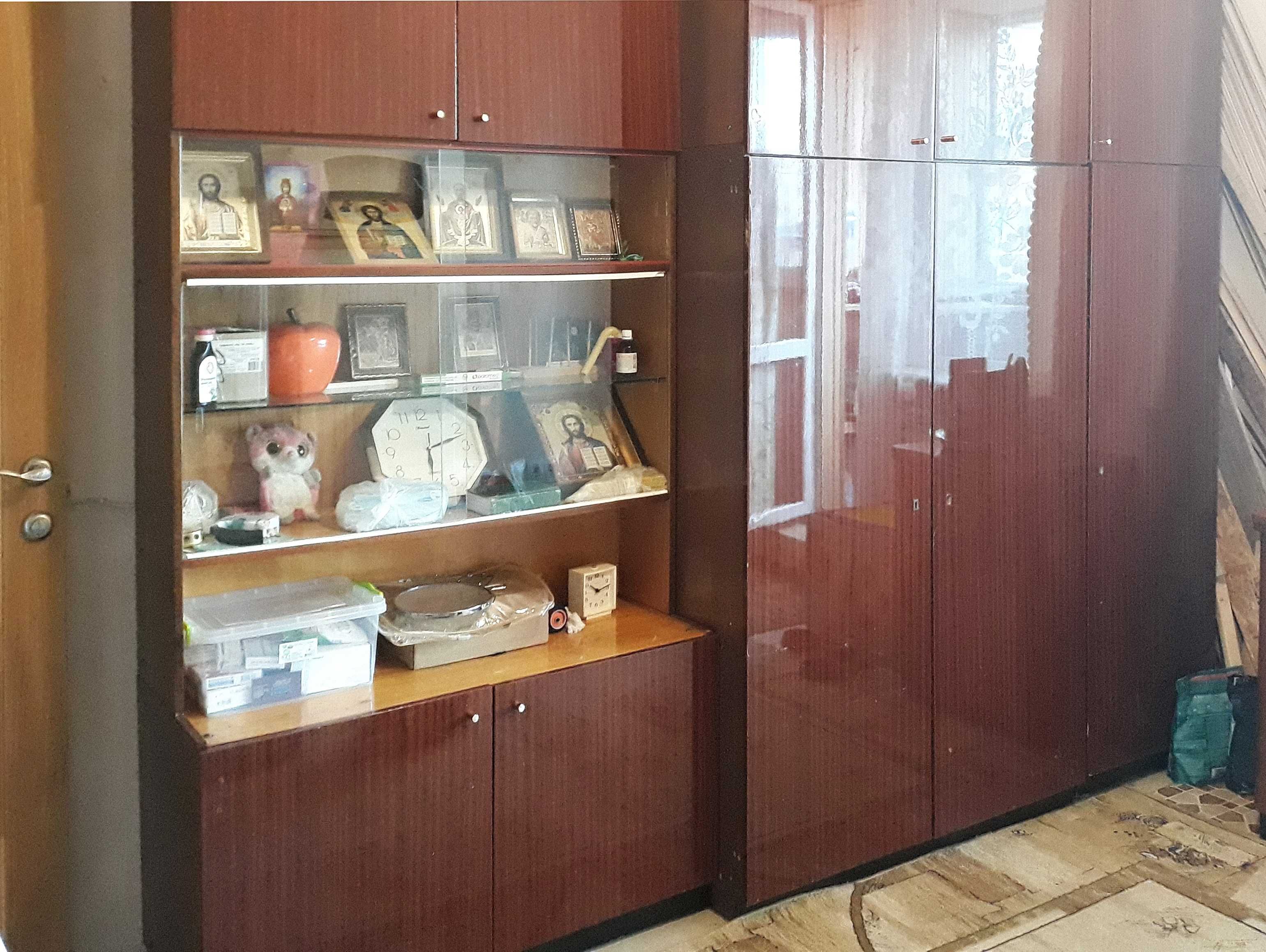 Стенку продам срочно