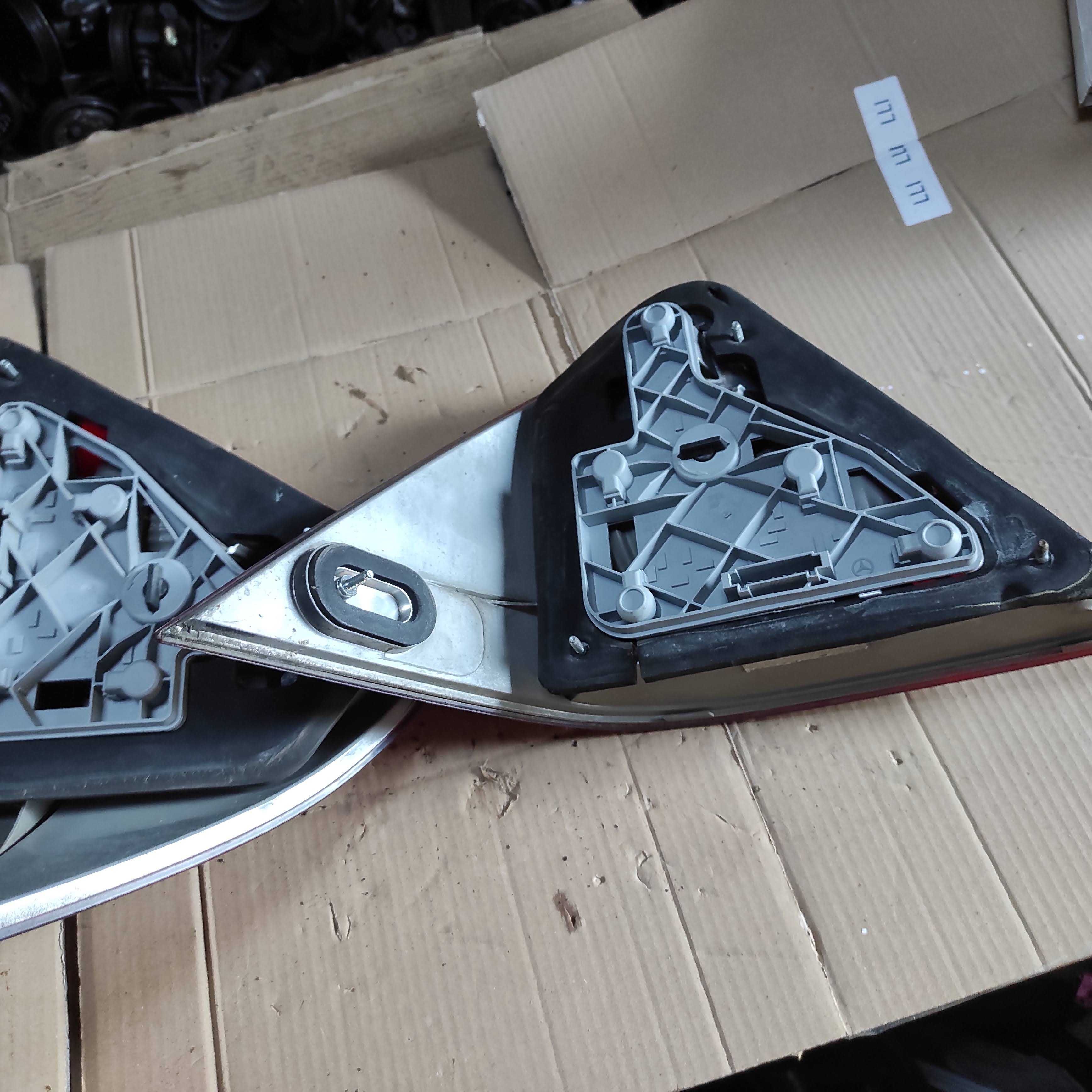 Lampa Tył Prawa Lewa Mercedes W 203 Sedan Komplet