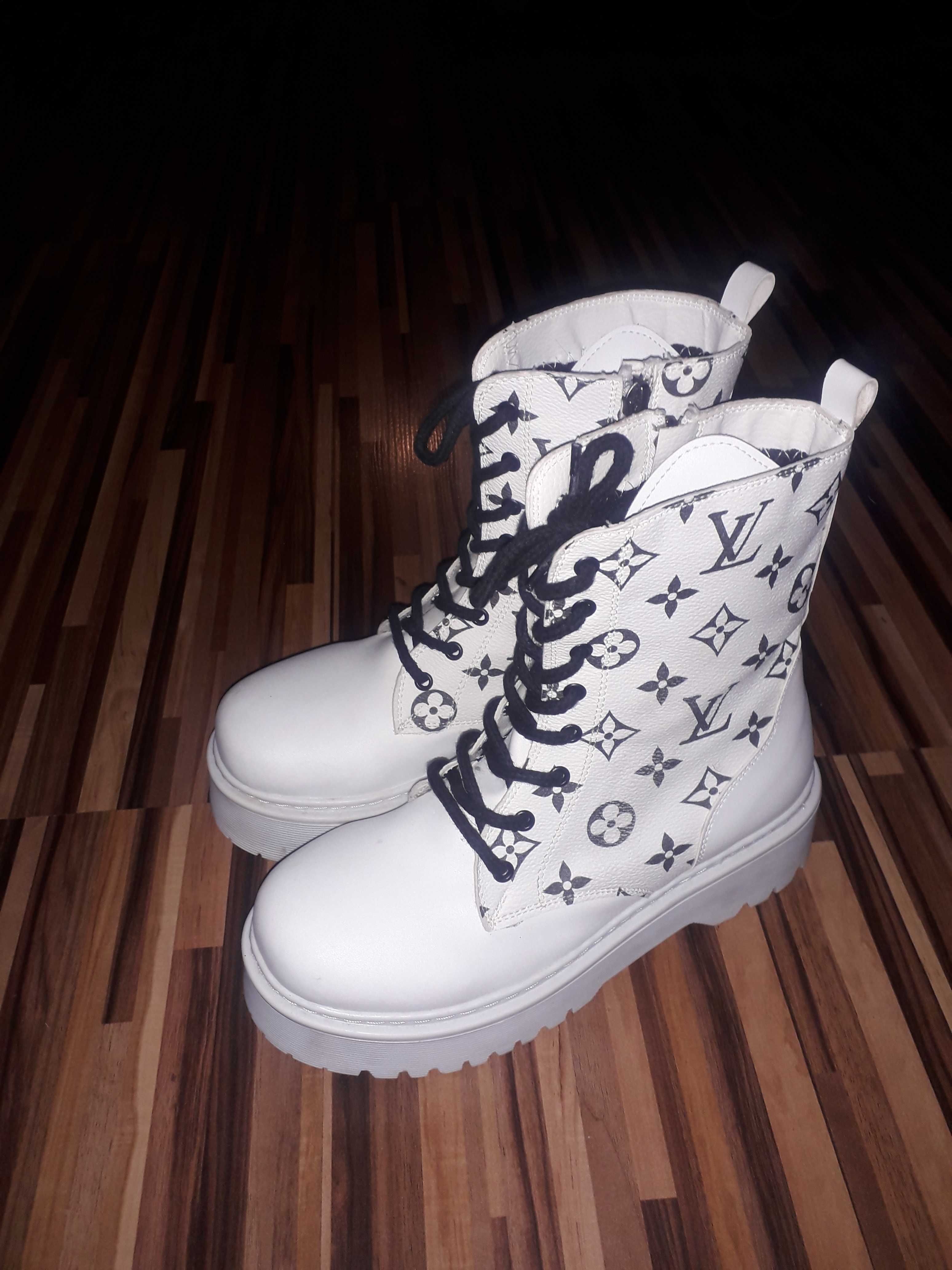 Louis Vuitton Dr. Martens buty damskie białe rozmiar 38