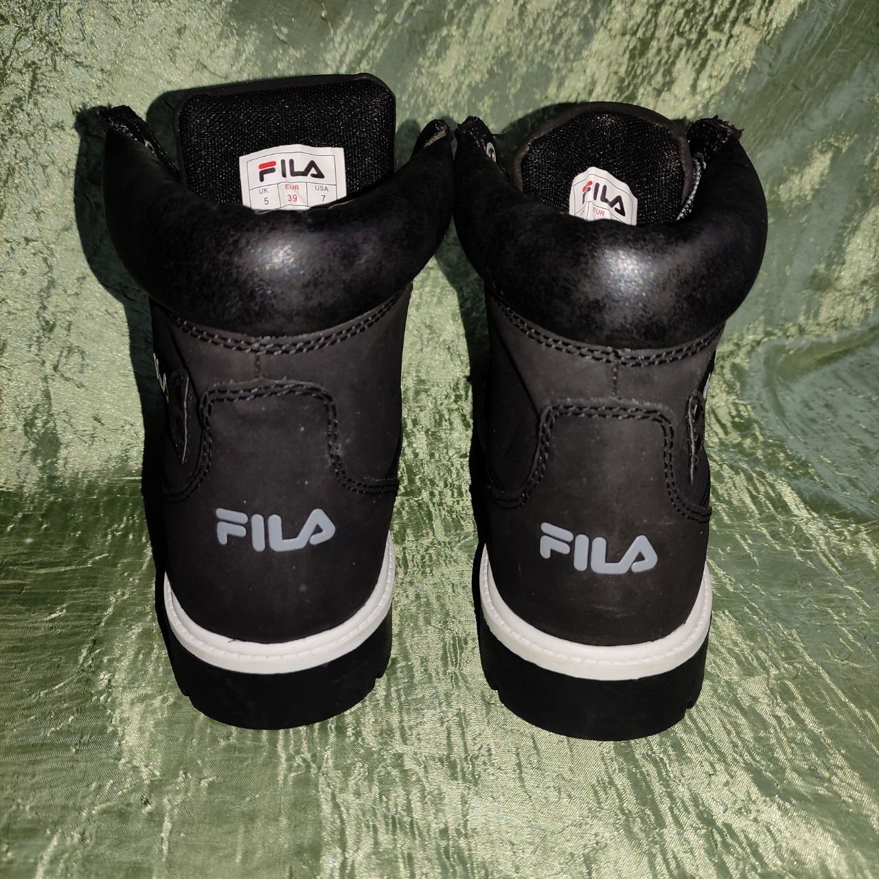 Стильні черевики Fila.