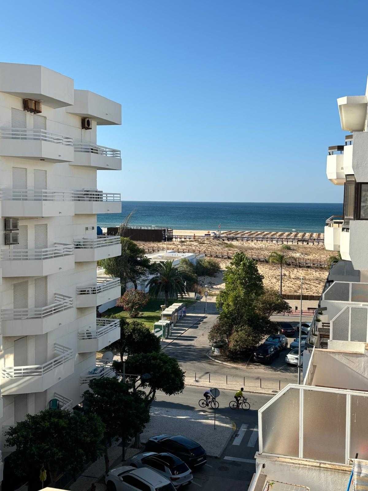 Apartamento T2 Monte Gordo com vista de mar