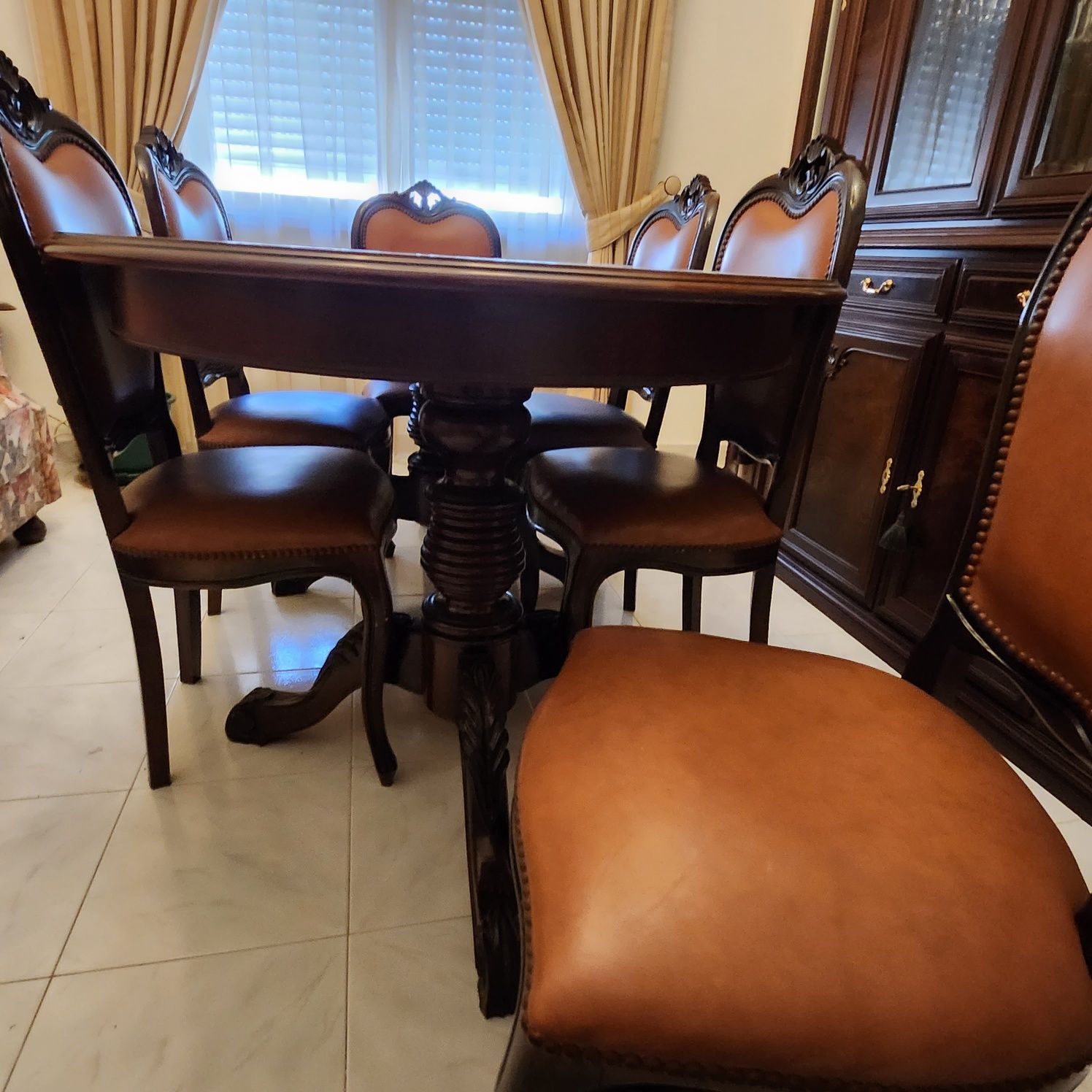 Movel sala com mesa e cadeiras