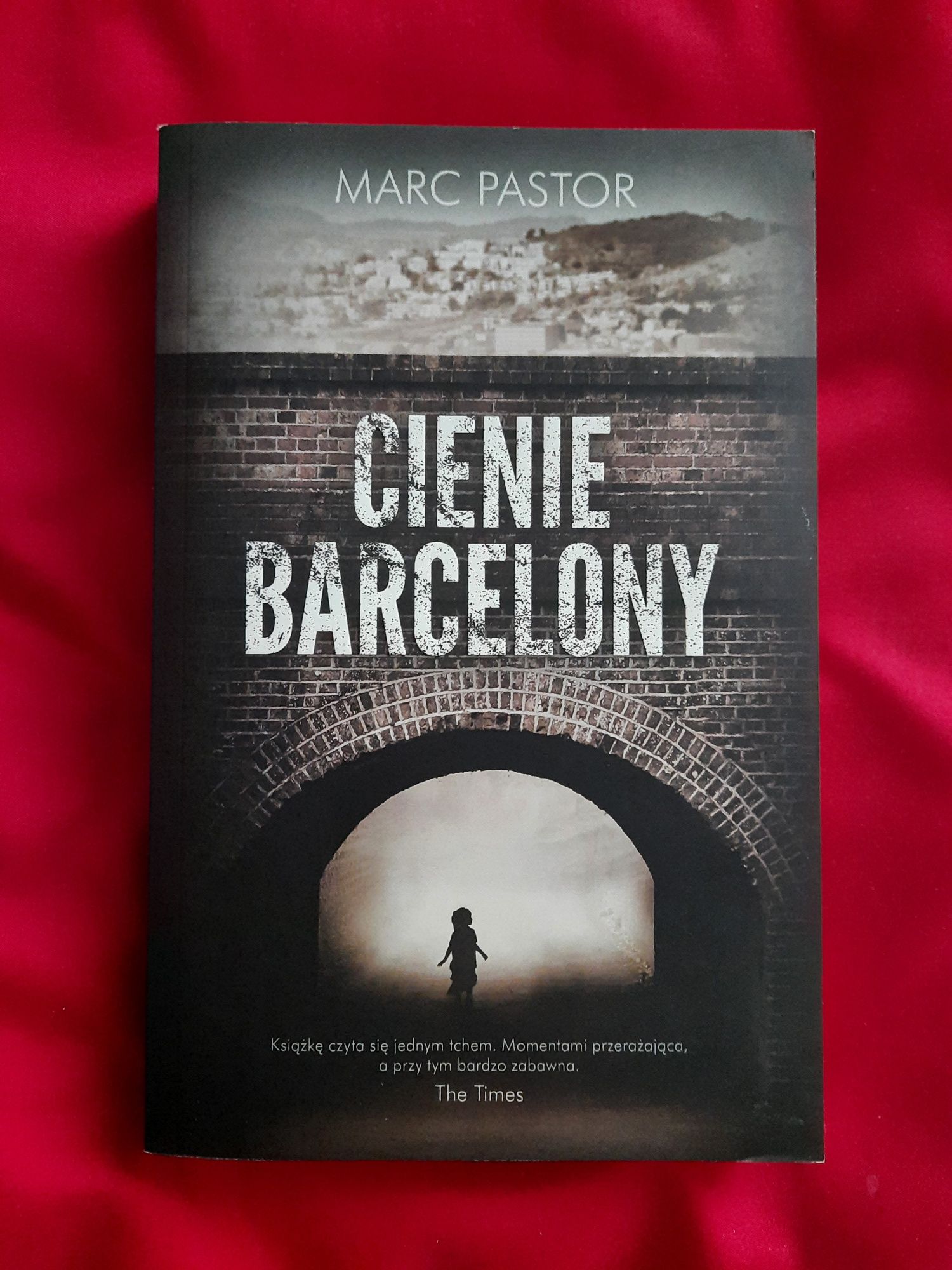Książka "Cienie Barcelony" Marc Pastor