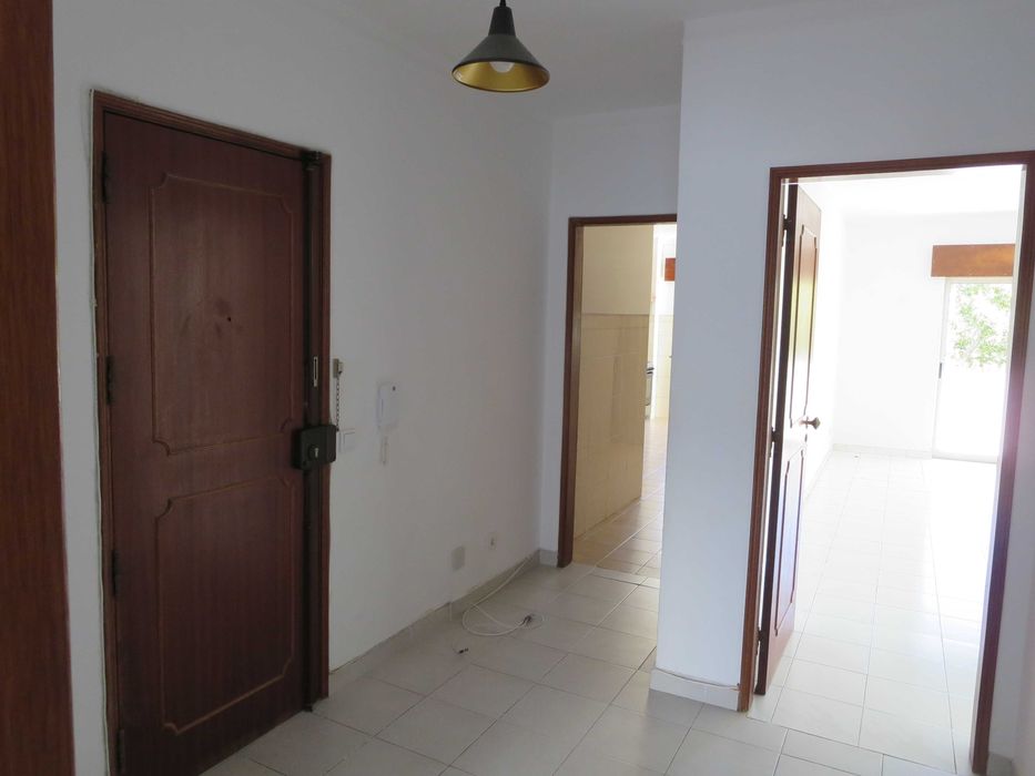 T2 Faro - central com muita luz e boas áreas