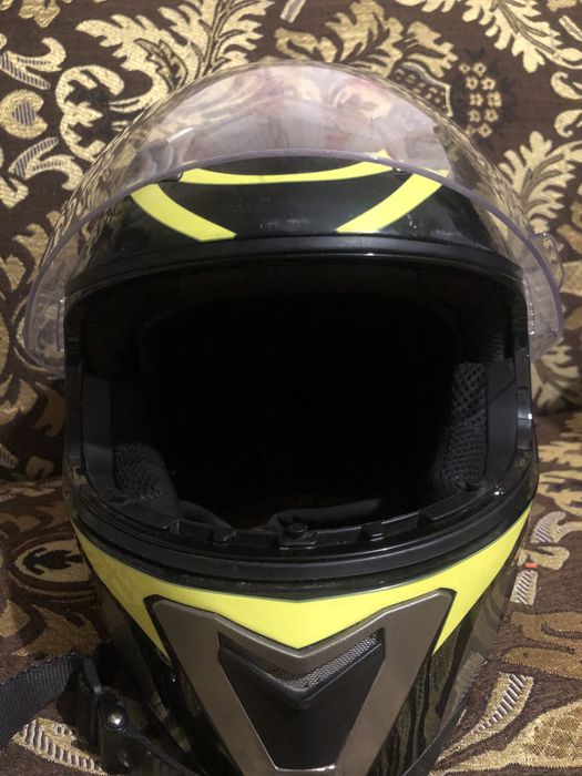 В продажі 4 шлеми самовивіз