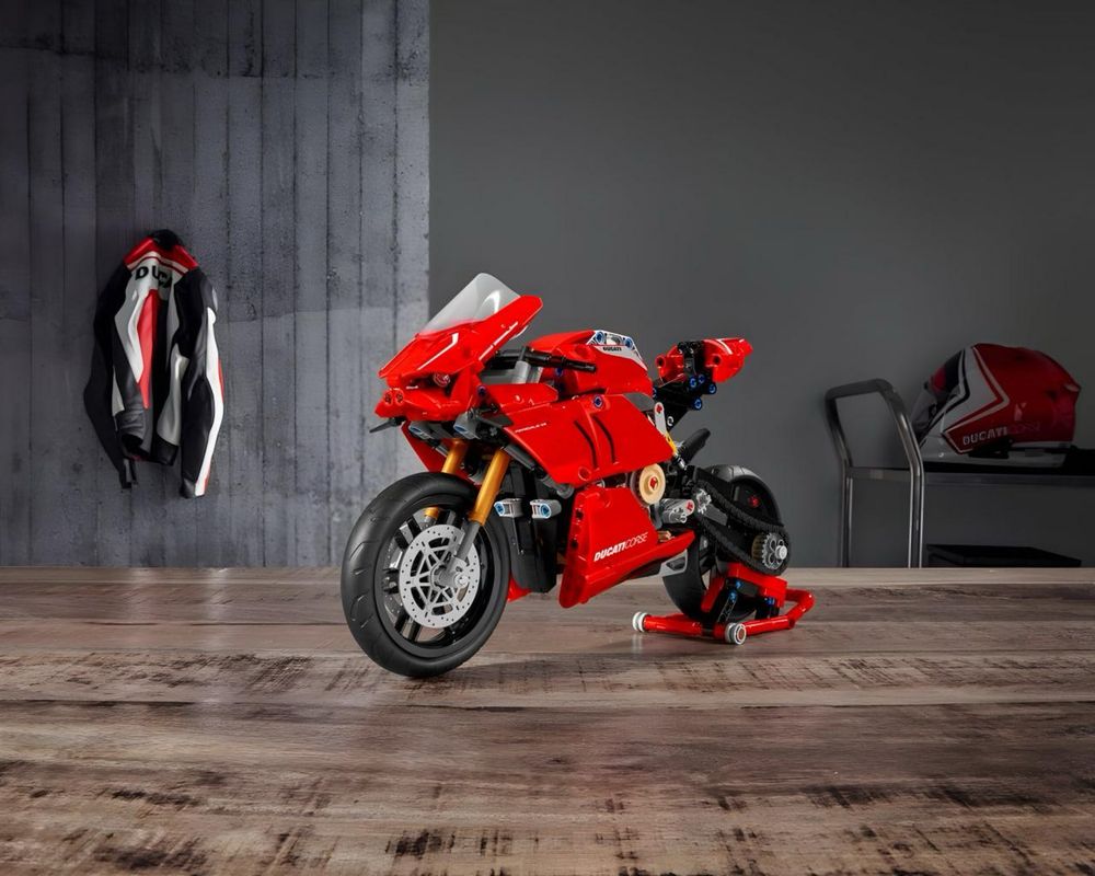 Конструктор Technic Ducati Panigale V4 R 1/1 з LEGO