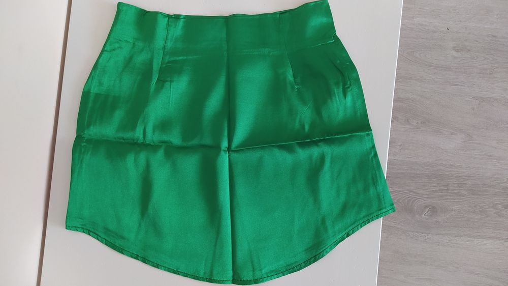 Piękna nowa Spódnica zielona rozmiar S