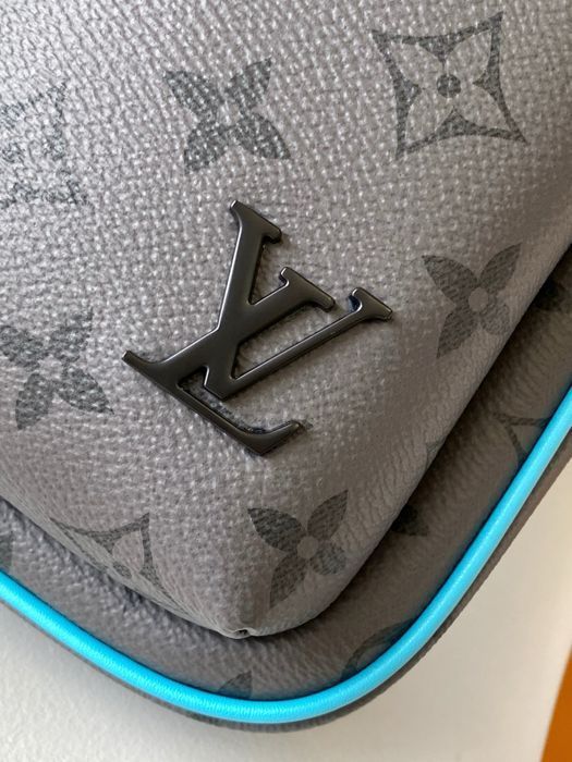 LOUIS VUITTON AVENUE сумка мужская серая с голубой обводкой голубая