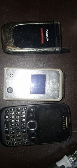 Телефоны, старенькие но рабочие