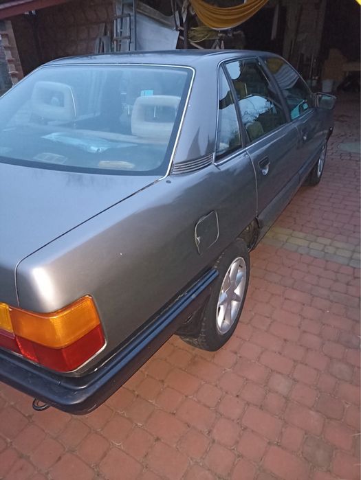 Ауді 100 1987 бензин