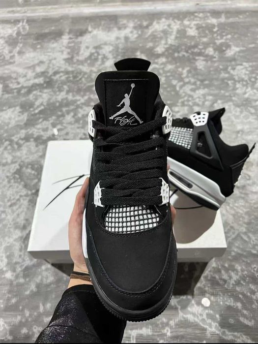 Buty Trampk Jordan 4 Retro White Thunder R.46