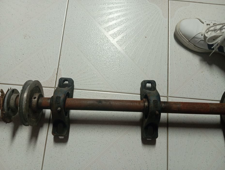 Veio com chumaçeiras e poli