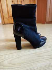 Чорні жіночі черевики на підборах
