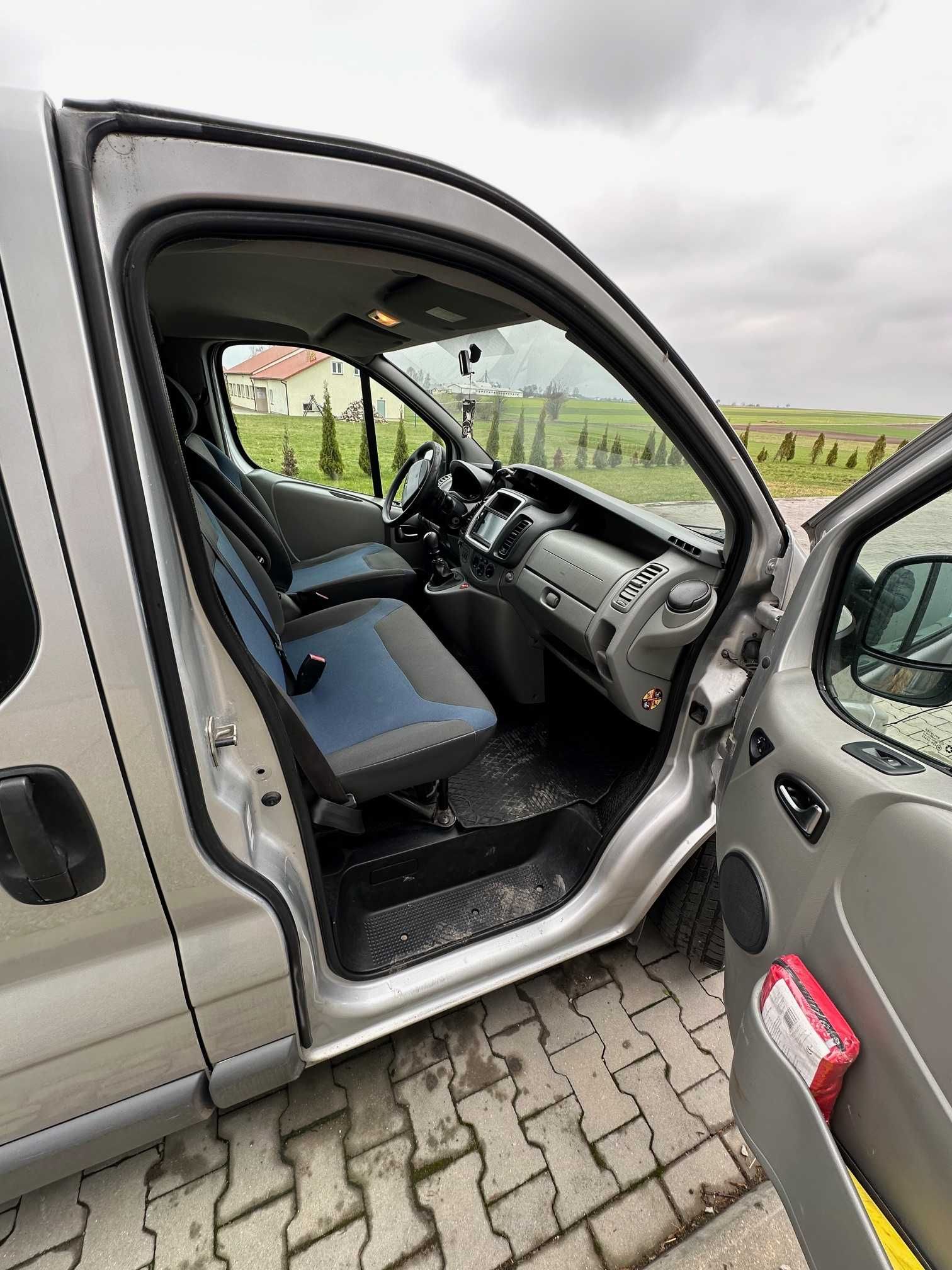 Renault Trafic 9 osobowy LONG PASSENGER