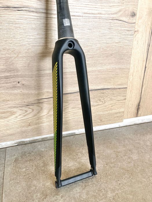 Nowy widelec szosowy carbon Bianchi QR9