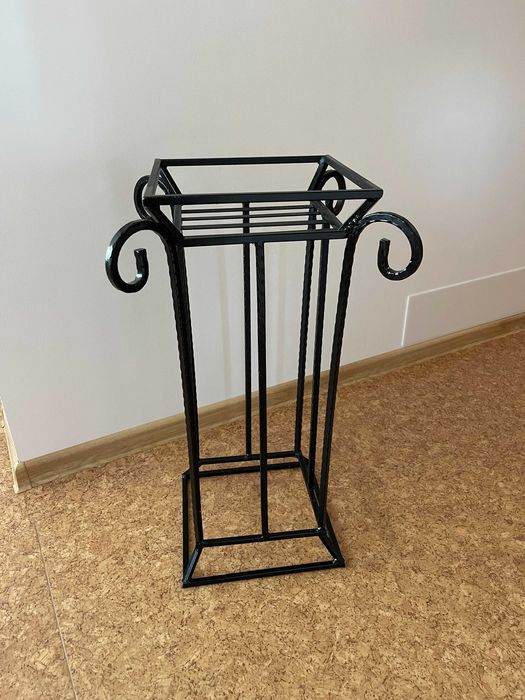 Kwietnik czarny z metalu