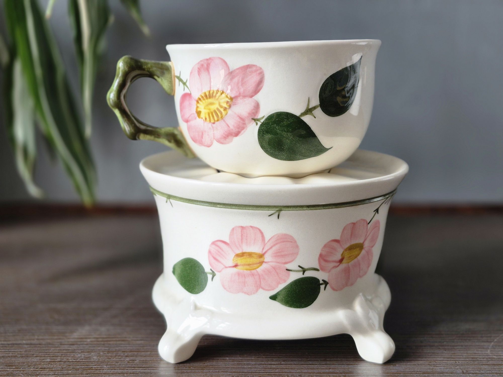 Piękna porcelanowa filiżanka z podrzewaczem Villeroy&Boch