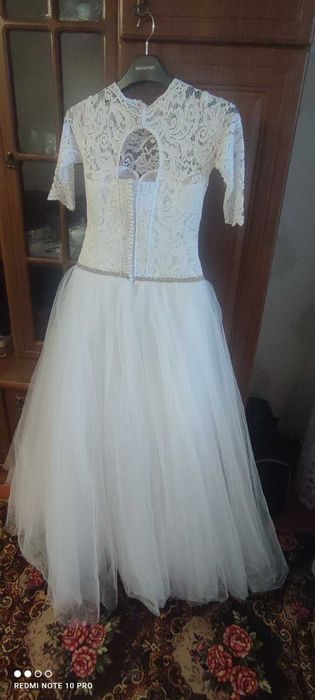 Продам весільну сукню