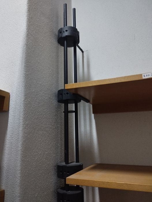 Vendo duas estantes de escritório/loja