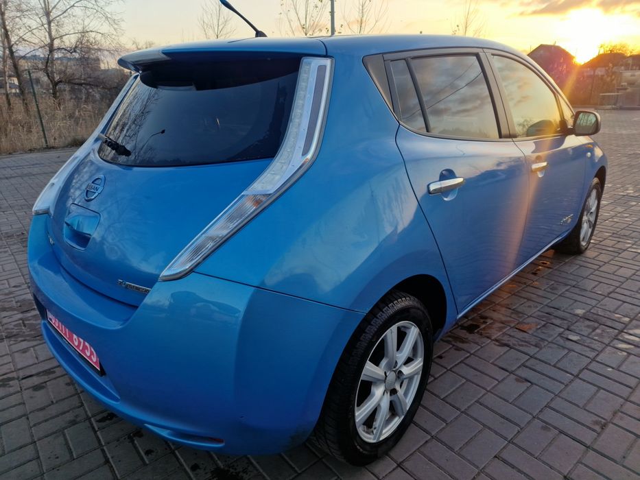 Nissan Leaf 2012рік 112т.км Батарея 10/12