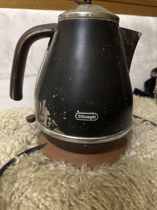 Чайник DeLonghi рабочий 1.7 литра