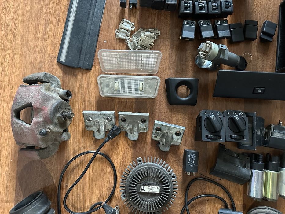 Кнопки, заглушки, пластик салона opel omega a.  РАЗБОРКА