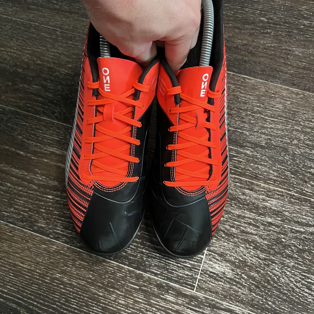 Сороконожки Puma One 5.4 оригінальні футбольні бампи пума future