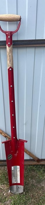 Продаи лопату фіскарс