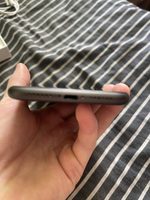 Айфон 11 на 64 гб чорний колір