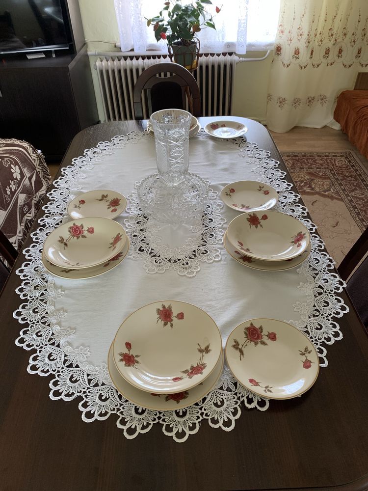 Stół z krzesłami