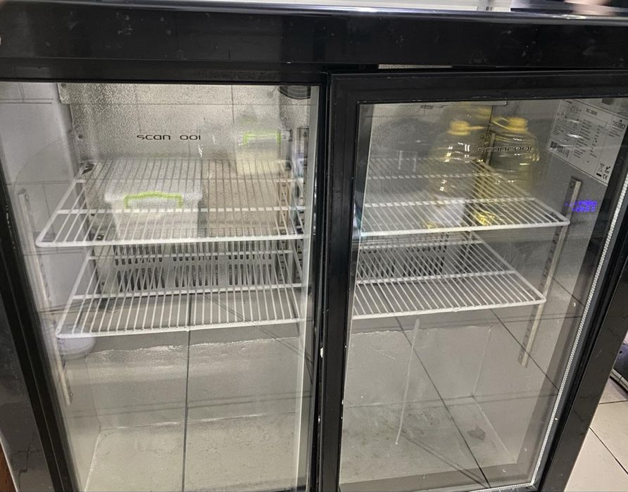 Холодильна вітрина