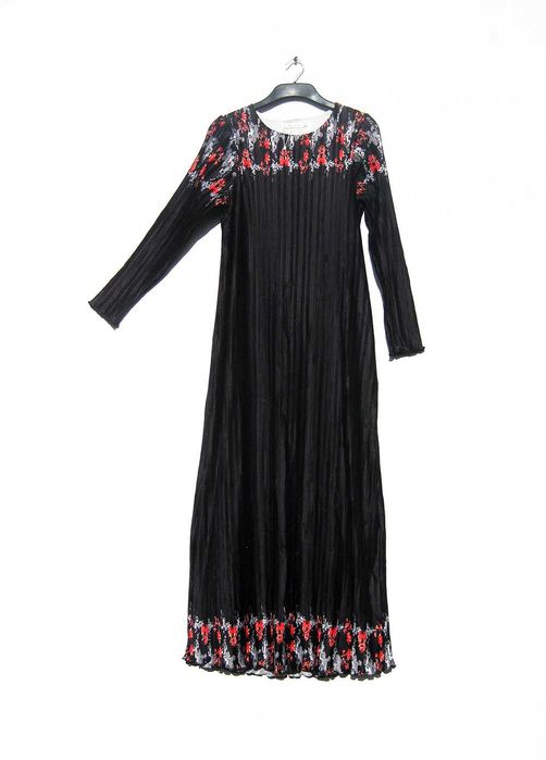 Красивое плиссированное длинно чёрное платье с цветами Linna Ling XL L