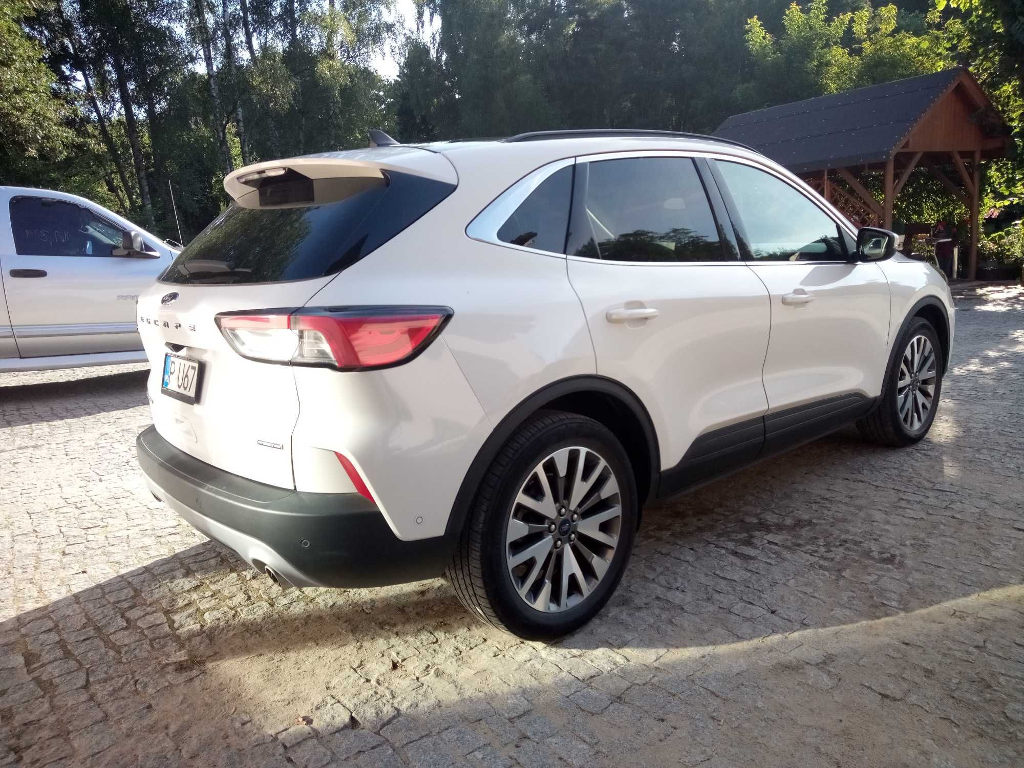 Ford Kuga Escape Hybrid /2,5 FHEV /4x4 /Titanium /200KM