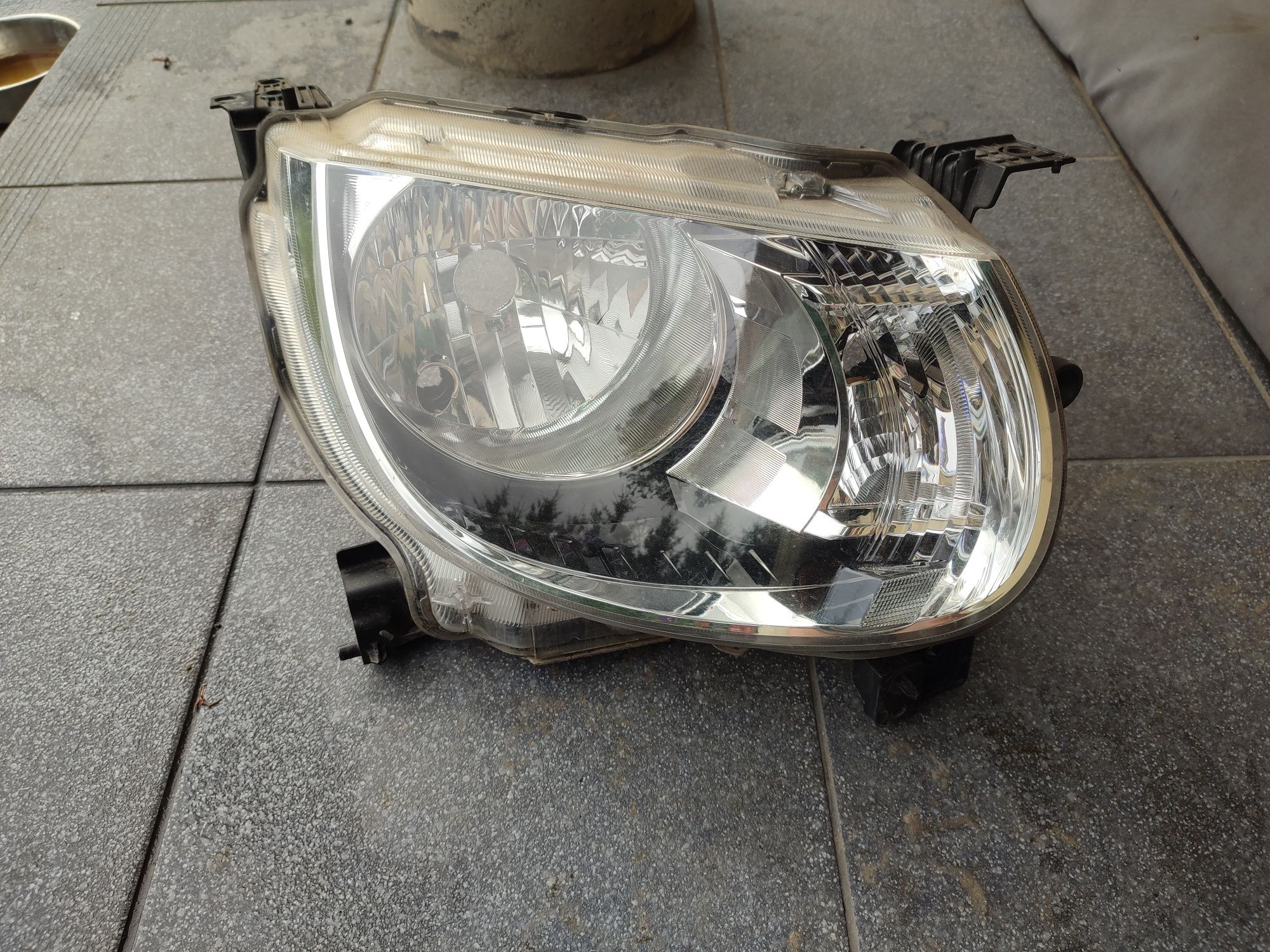 Lampa prawa przednia Suzuki ignis III idealna