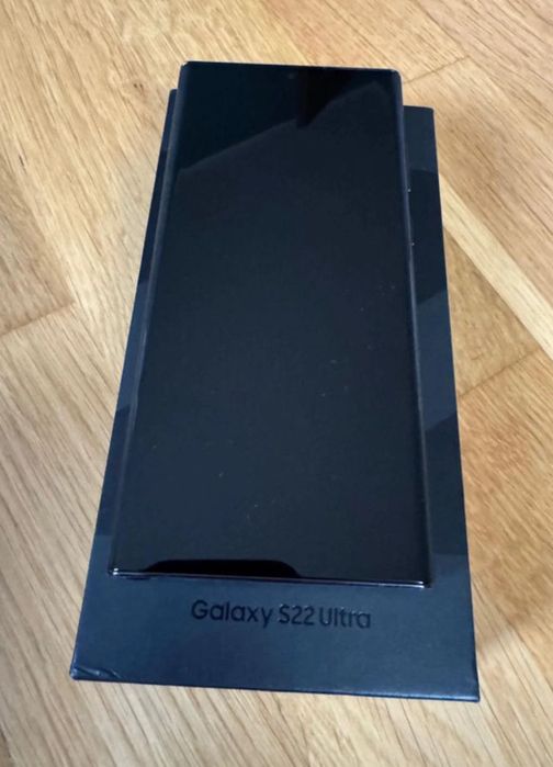 Samsung galaxy s22 ultra + słuchawki , ładowarka i zegarek