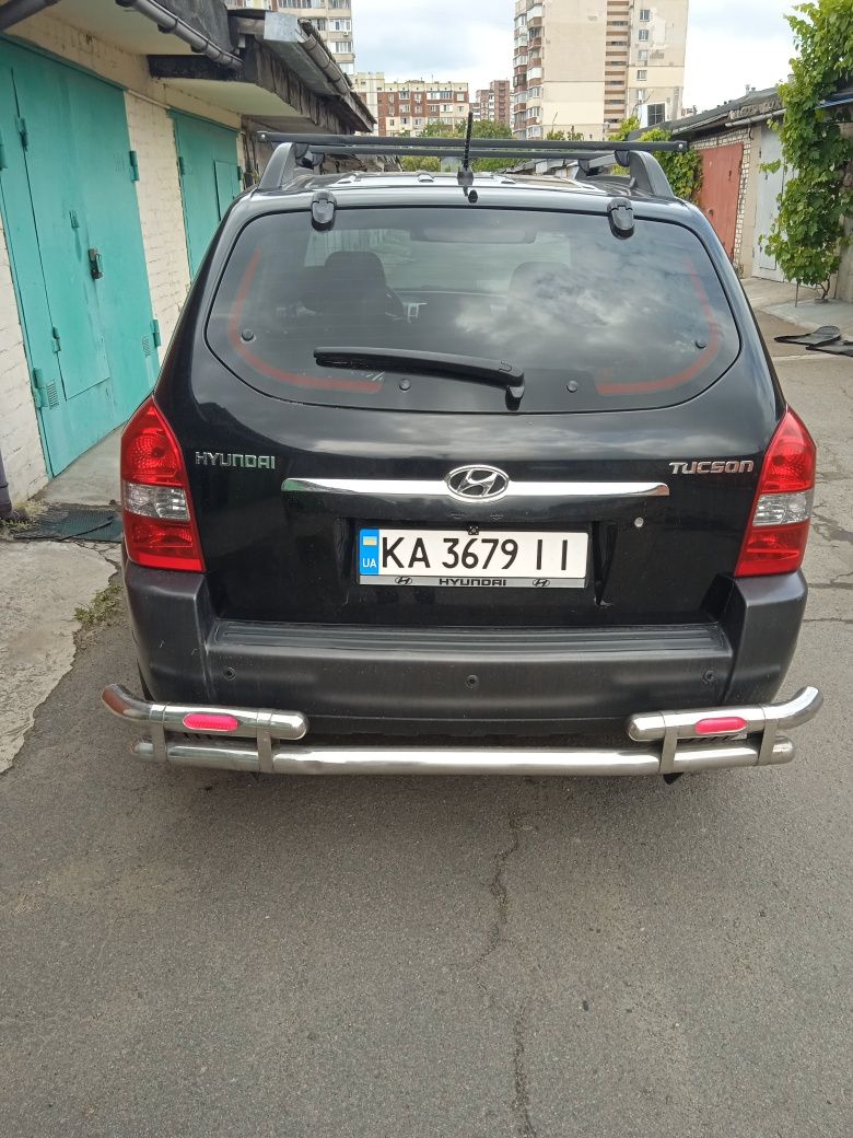 Hundai Tucson 2008р. 201тис. 2.0 автомат.