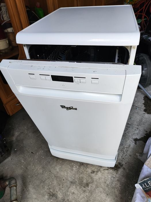 Używana zmywarka Whirlpool na sprzedaż. Sprawdzona i gotowa do użytku.