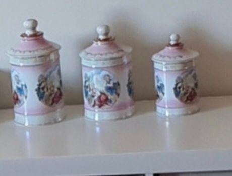 Potes em porcelana vintage