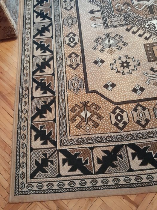 Палац на підлогу різнокольоровий