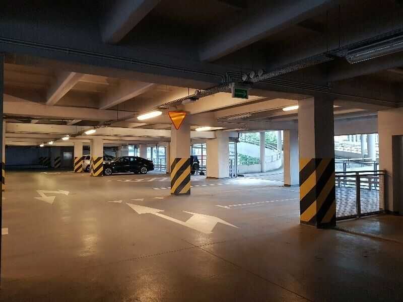 Sprzedam miejsce postojowe ul. Przewóz 40E