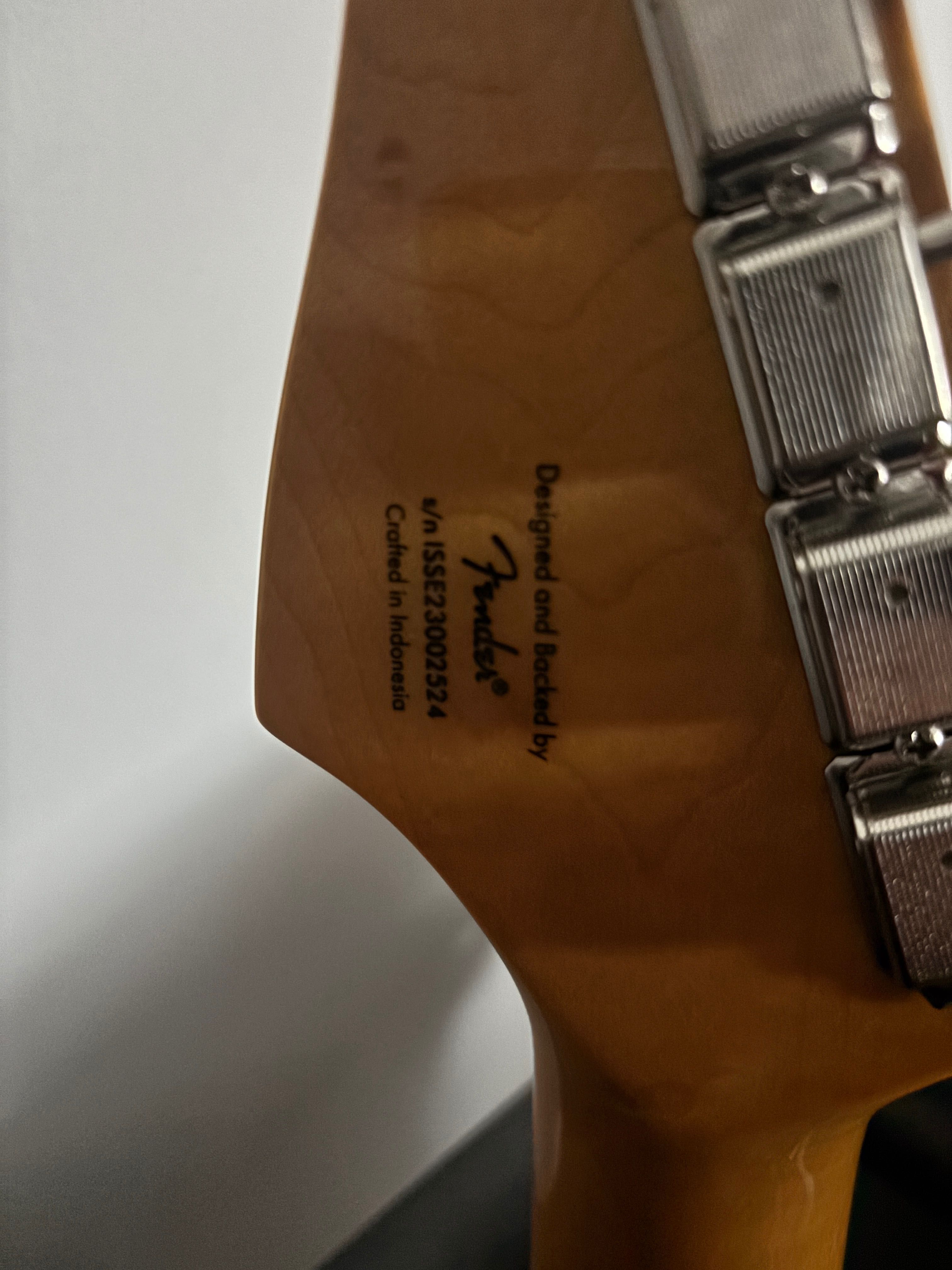 Squier Classic Vibe Stratocaster 60’s Candy Apple Red