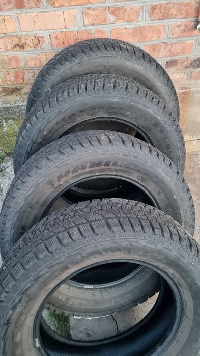 Зимняя резина 235/65R17