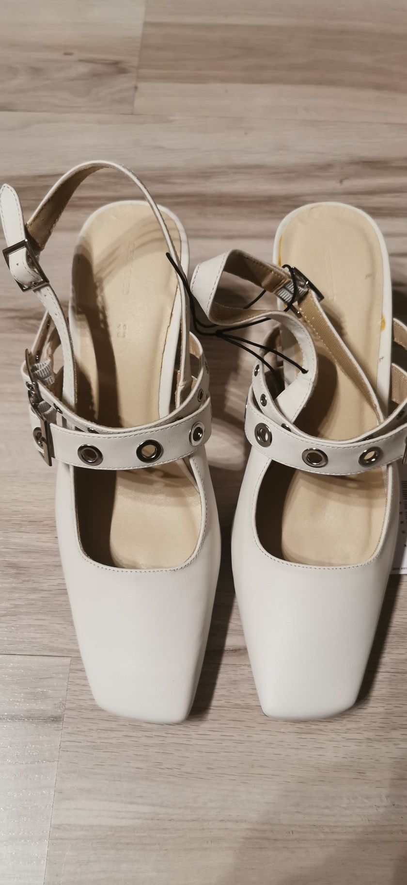 Piękne buty Reserved 40 białe nowe
